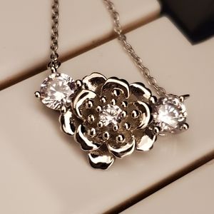 NEW Sterling Silver Minimilist Flower Neck…